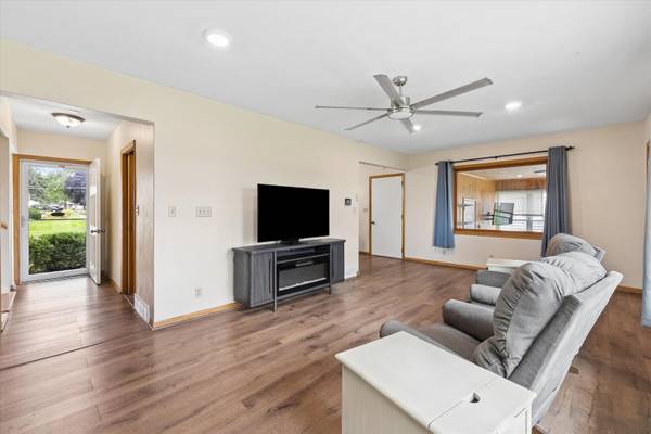 1001 12th ST, De Witt, IA 52742