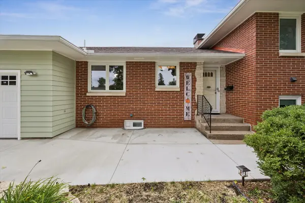 1001 12th ST, De Witt, IA 52742
