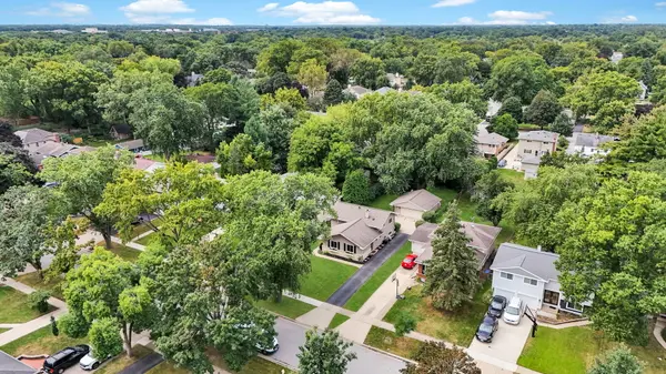 130 S Milton AVE, Glen Ellyn, IL 60137