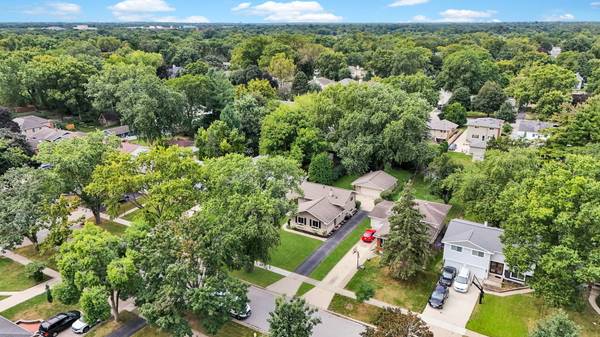 130 S Milton AVE, Glen Ellyn, IL 60137