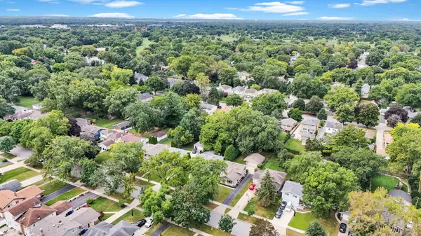 130 S Milton AVE, Glen Ellyn, IL 60137