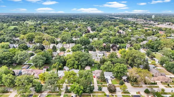 130 S Milton AVE, Glen Ellyn, IL 60137