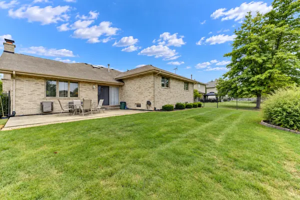 8600 Henke DR, Tinley Park, IL 60487