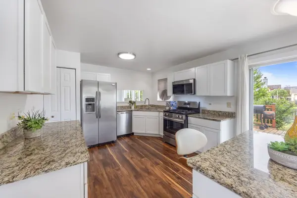 1237 E Greystone DR, Round Lake Beach, IL 60073