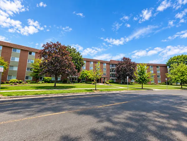 1025 S Fernandez AVE #2N, Arlington Heights, IL 60005