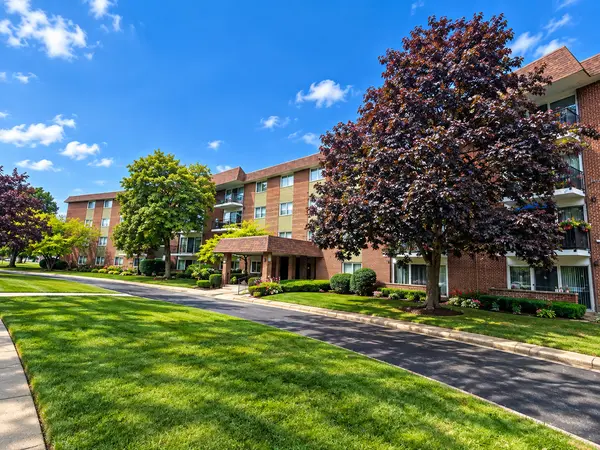 1025 S Fernandez AVE #2N, Arlington Heights, IL 60005