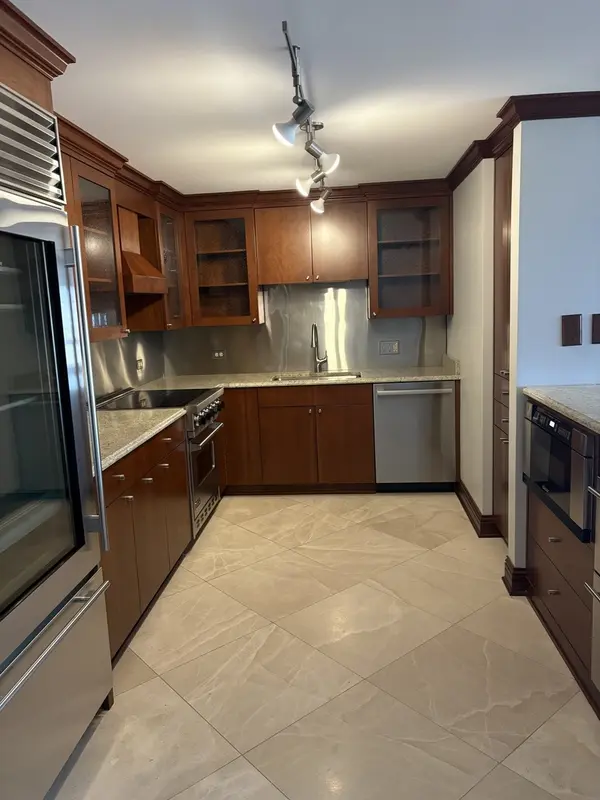 201 E CHESTNUT ST #22C, Chicago, IL 60611