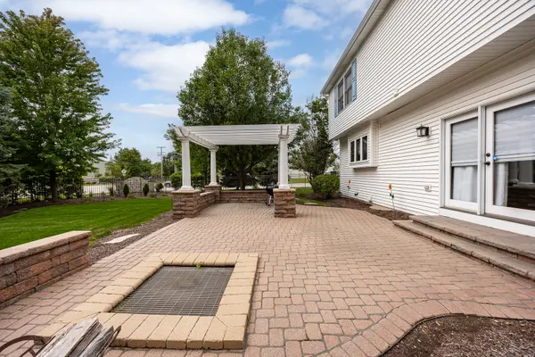 25105 W Round Barn RD, Plainfield, IL 60585