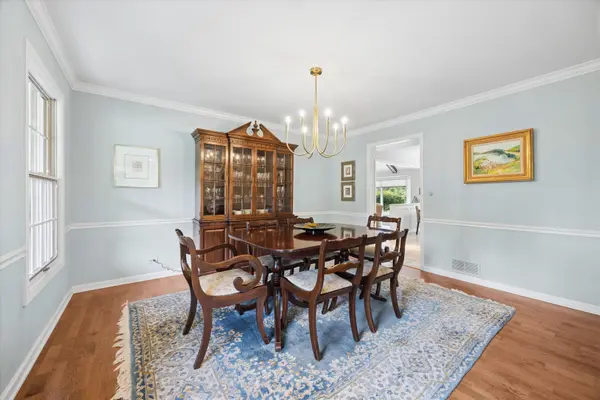 248 Meadowbrook LN, Hinsdale, IL 60521