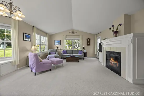 323 Capitol DR #A, Sugar Grove, IL 60554