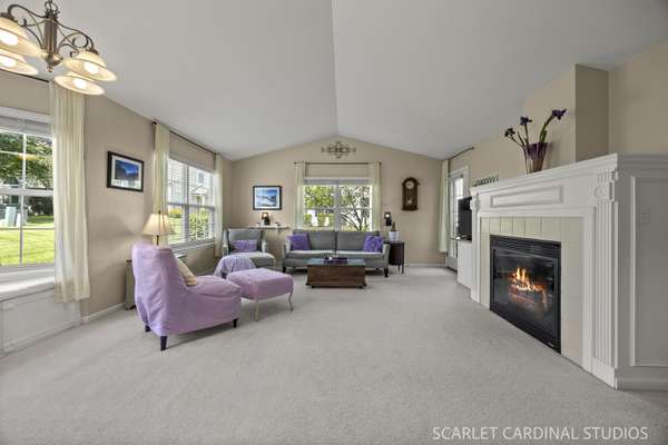 323 Capitol DR #A, Sugar Grove, IL 60554