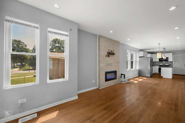 9050 S Ellis AVE, Chicago, IL 60619