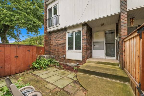 1174 E 53rd ST, Chicago, IL 60615