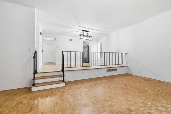 1174 E 53rd ST, Chicago, IL 60615