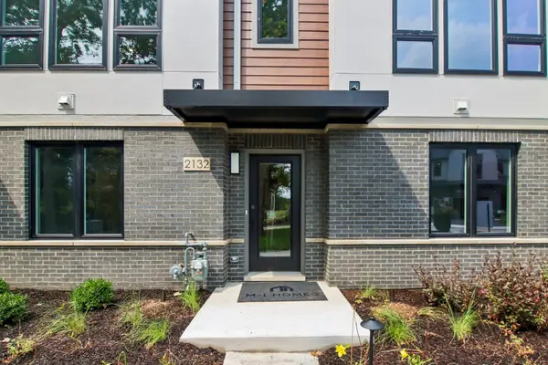 2122 Iron Ridge LN, Naperville, IL 60563