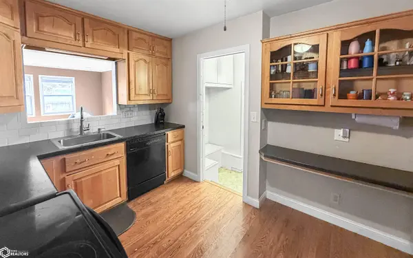 909 3rd AVE, Hampton, IA 50441