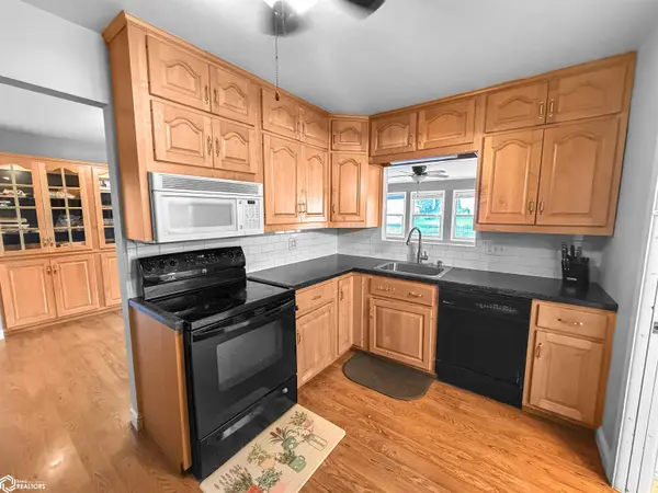 909 3rd AVE, Hampton, IA 50441