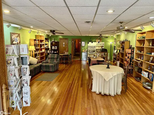 114 N Main ST, Fairfield, IA 52556