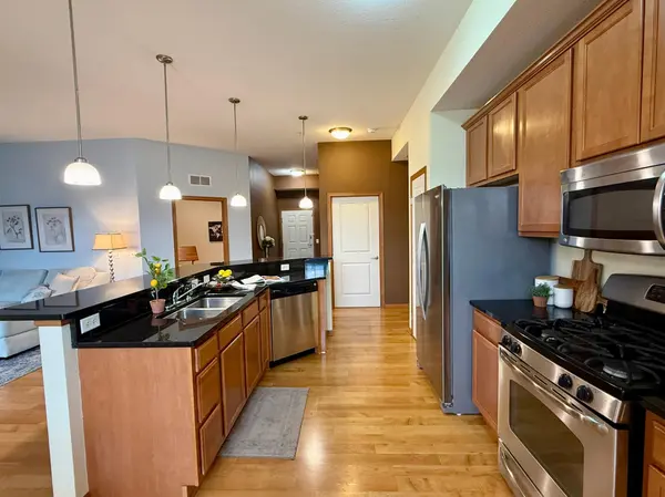 1244 County Road D E #102, Maplewood, MN 55109