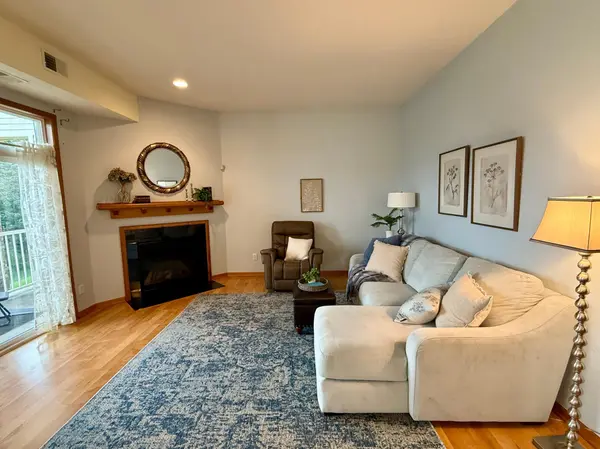 1244 County Road D E #102, Maplewood, MN 55109
