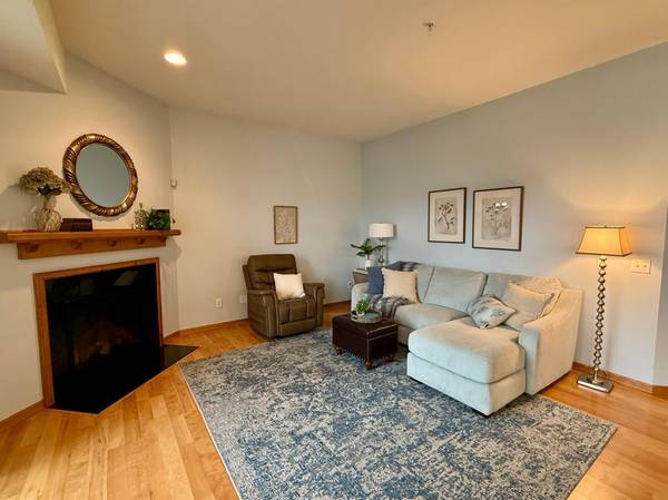 1244 County Road D E #102, Maplewood, MN 55109