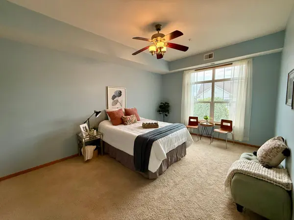 1244 County Road D E #102, Maplewood, MN 55109