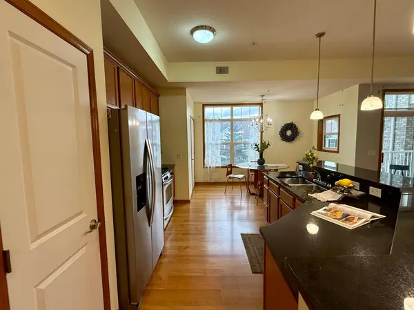 1244 County Road D E #102, Maplewood, MN 55109