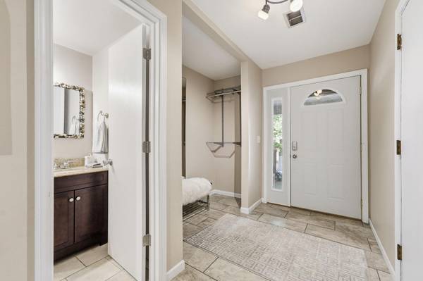 1762 Mcknight RD N #17, Maplewood, MN 55109