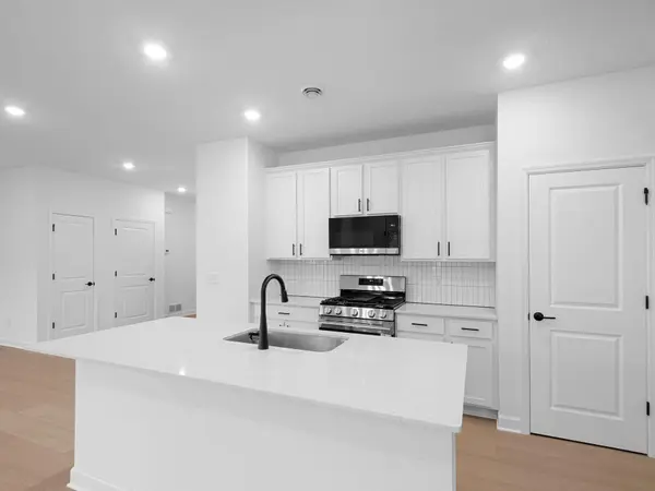 18349 Gladiator DR, Lakeville, MN 55044
