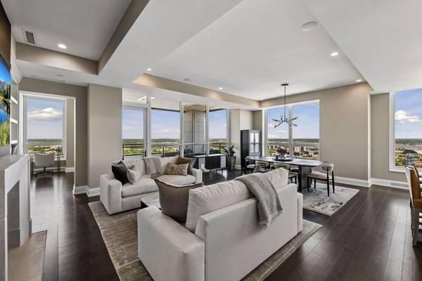 1111 W River Pkwy #32C, Minneapolis, MN 55415