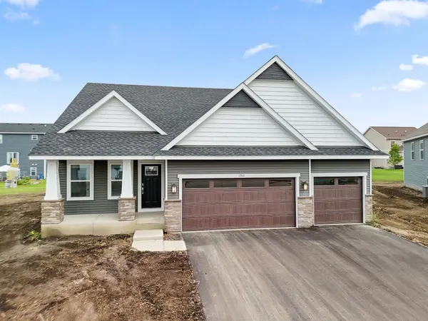 1910 Dogwood CT, Carver, MN 55315