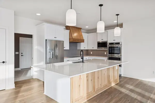 3771 Brookside DR, Chaska, MN 55318