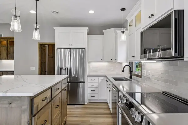 752 Somerwood LN, Waconia, MN 55387