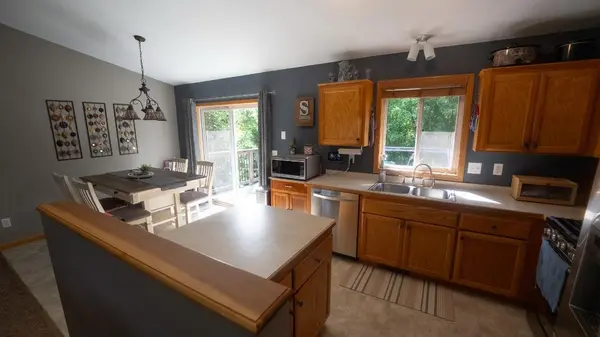 895 Marigold DR, Cambridge, MN 55008