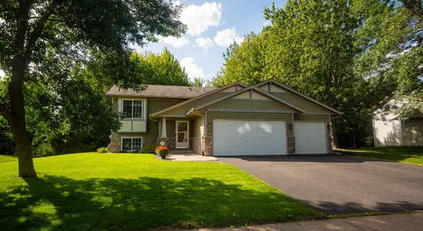 895 Marigold DR, Cambridge, MN 55008