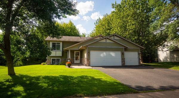 895 Marigold DR, Cambridge, MN 55008