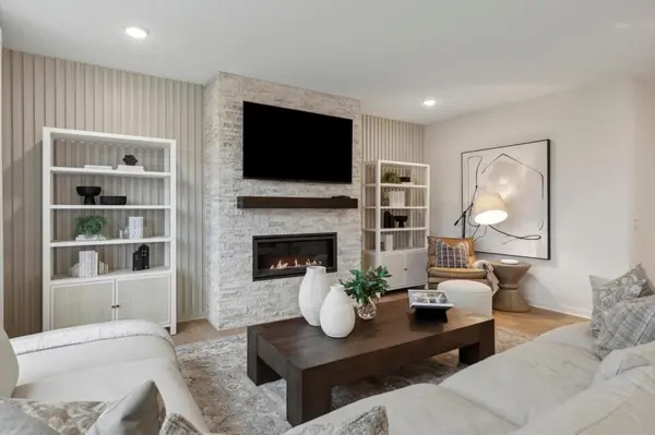 4602 Island Park Bay, Woodbury, MN 55129