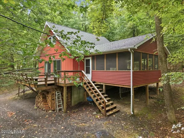 110 W Shore DR, Hawley, PA 18428