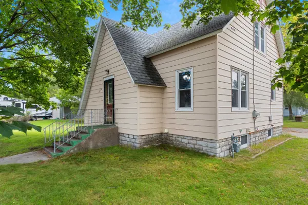 1524 6TH ST, Marinette, WI 54143