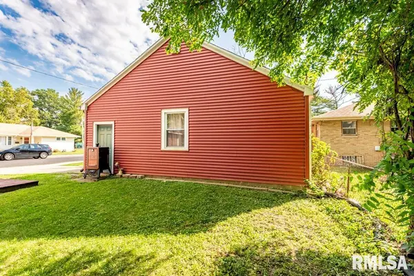 809 W STERLING AVE, West Peoria, IL 61604