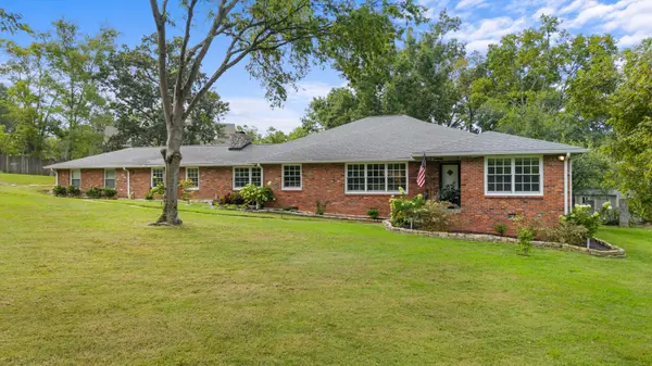 615 W Meade Dr, Nashville, TN 37205