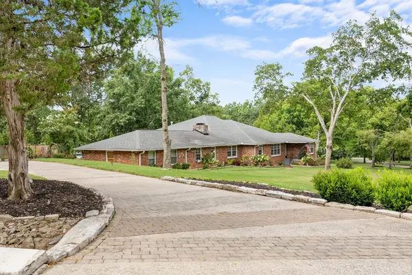 615 W Meade Dr, Nashville, TN 37205