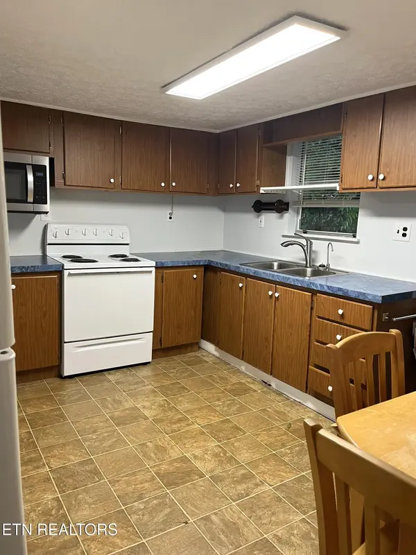 672 Raccoon Valley Rd, Maynardville, TN 37807
