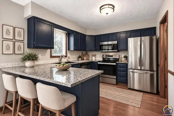5561 SW Stonegate CT, Topeka, KS 66606