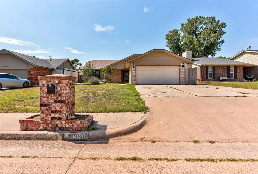 1030 Walsh LN, Yukon, OK 73099
