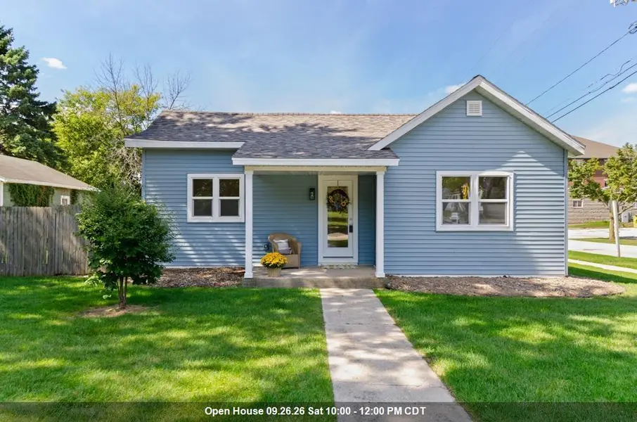 402 4TH ST, De Pere, WI 54115