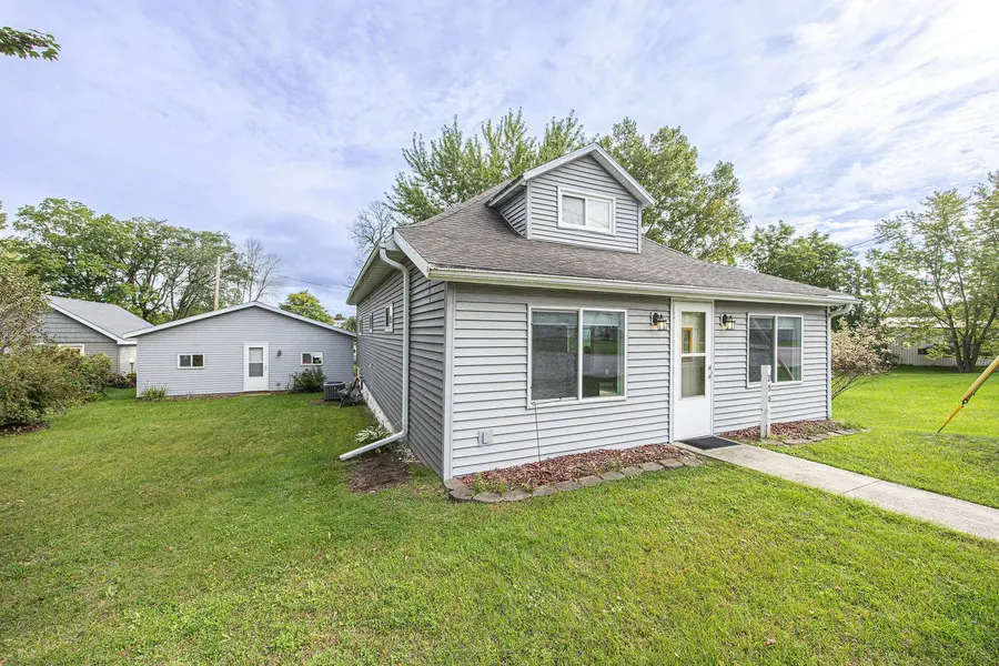 250 N OAKLAND AVE, Oconto Falls, WI 54154