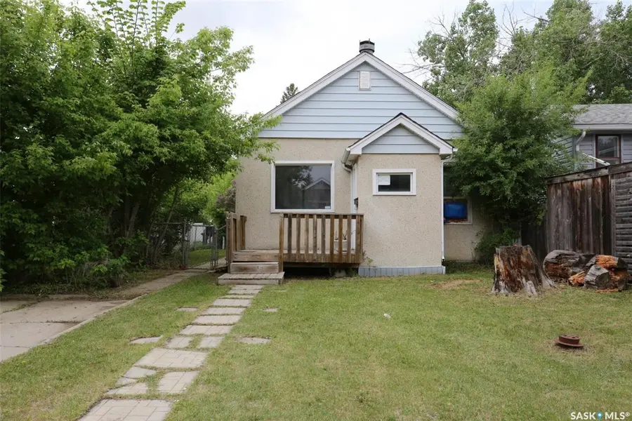 2030 queen STREET, Regina, SK S4T 4C1