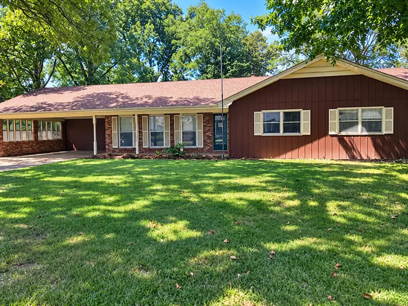 2823 Laurie DR, West Plains, MO 65775