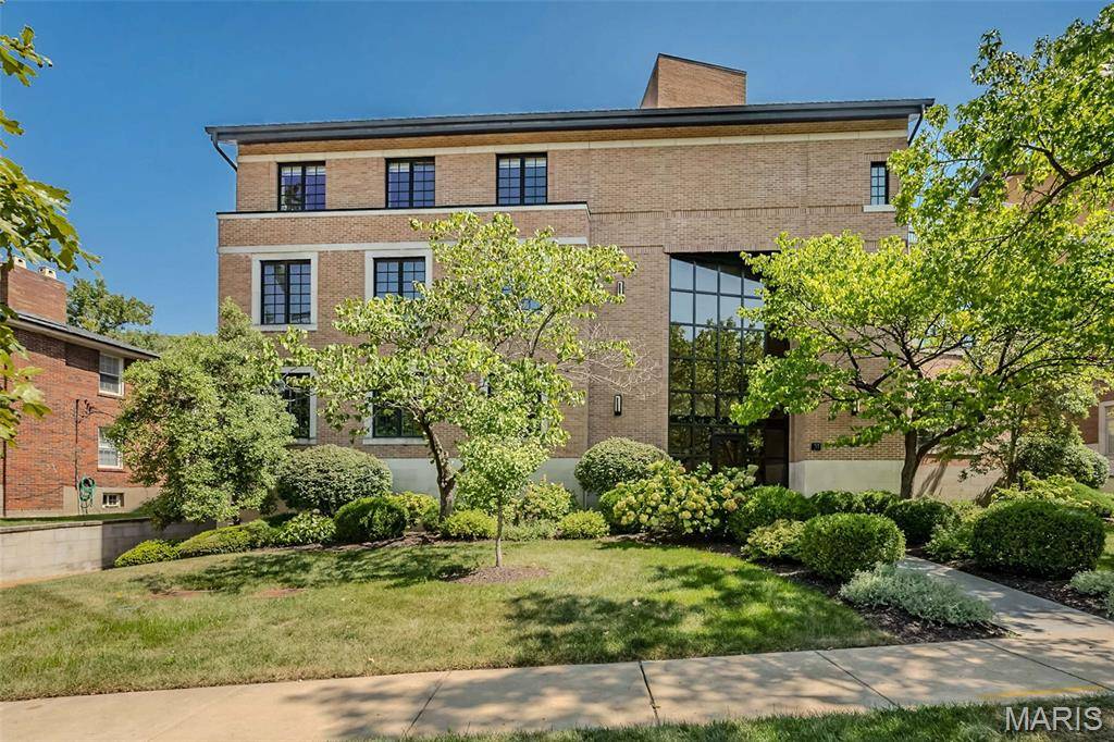 31 Brighton WAY #2B, Clayton, MO 63105